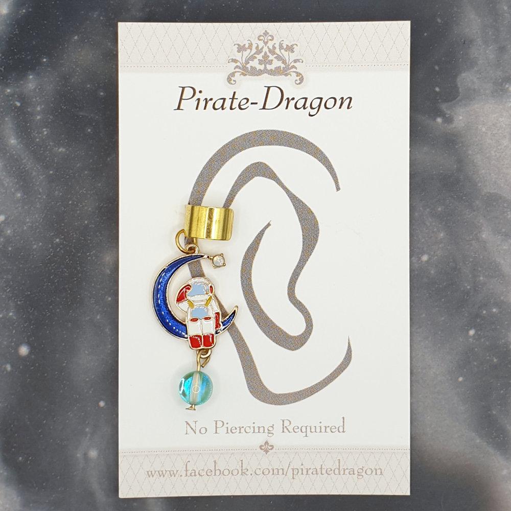 Astronaut on Crescent Moon Non-Pierced Ear Cuff (EC9522)
